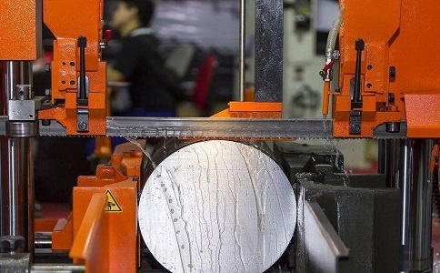 竹根滩镇立式金属带锯床切削出现跑带故障解决方法！